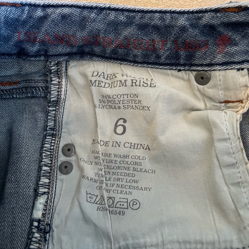 Tommy Bahama Straight Leg Mid Rise Jeans - Size 6 - Picture 8 of 11